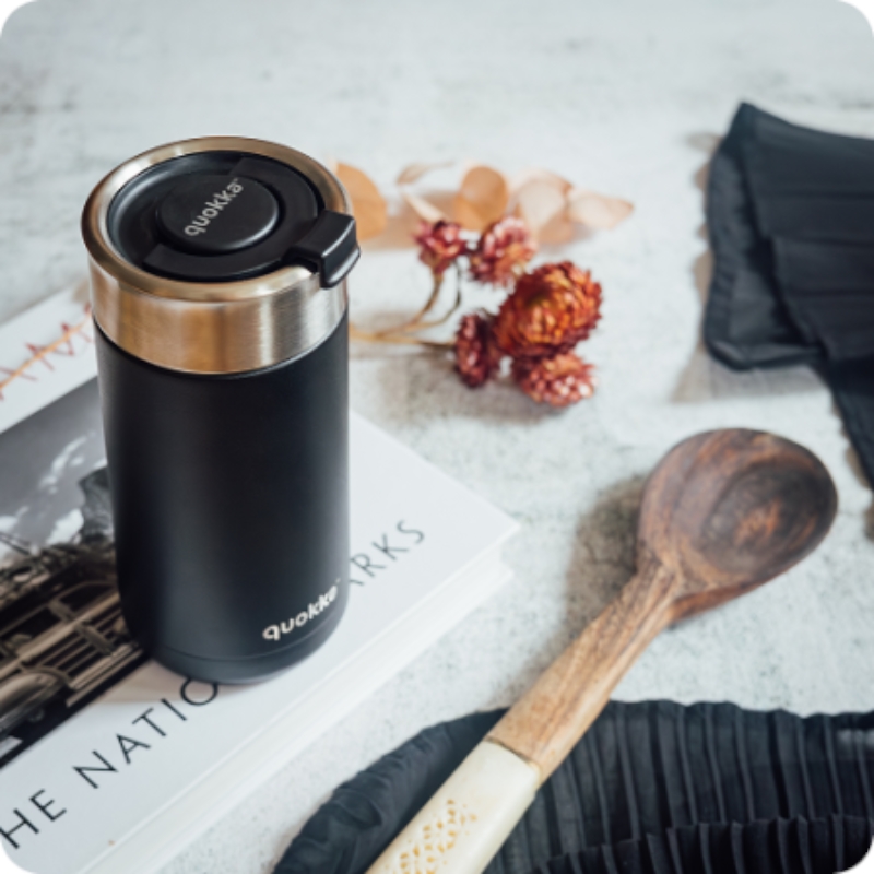 Quokka Boost Coffee Tumbler - nerezový termohrnek s nálevníkem 400 ml - Image 4